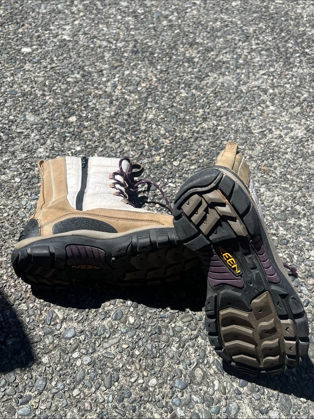 KEEN Women's Tan & Brown Winter Boots with Purple Laces size 8.5